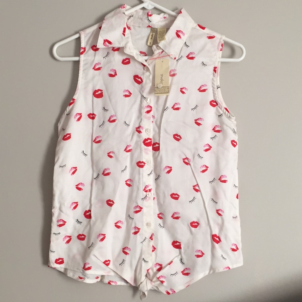 Blouse with kisses and lashes